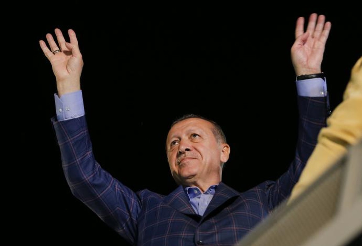 Anh: TT Erdogan tuyen bo chien thang, dan an mung